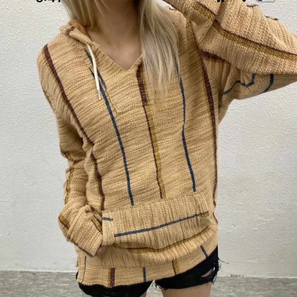 Hollister hippie pullover in Tan and Black men’s small- women’s medium